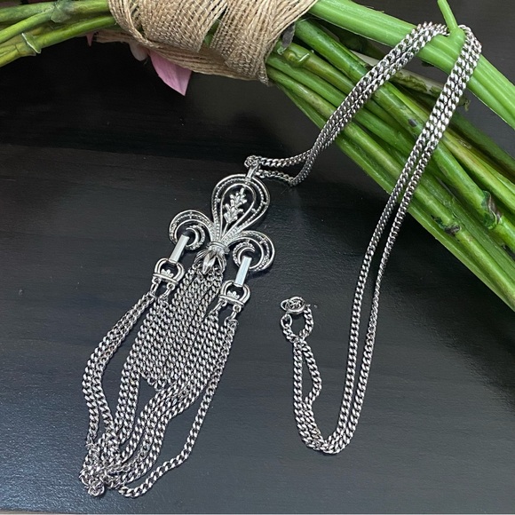 70s SARAH COVENTRY Grecian Silver-tone Fleur De Lis Tassel Draped Chain Necklace - Picture 1 of 14